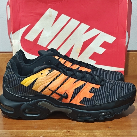 Nike Air Max Plus 'Mercurial Black Orange' - Picture 2 of 16